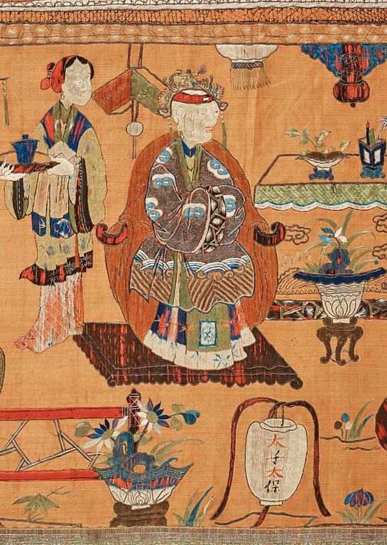 A large embroidered silk panel, late Qing dynasty.