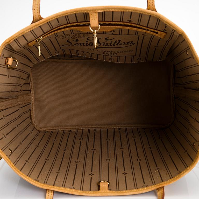 Louis Vuitton, a Monogram Canvas 'Neverfull MM' bag.