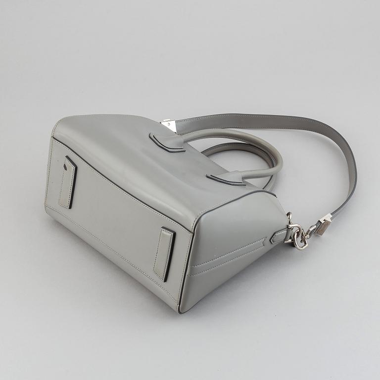 Givenchy, a grey leather 'Antigona Small' handbag.