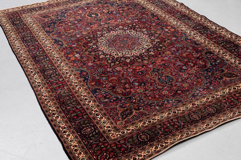 A carpet, semi-antique Mashad/Moud, ca 292 x 214 -218 cm.