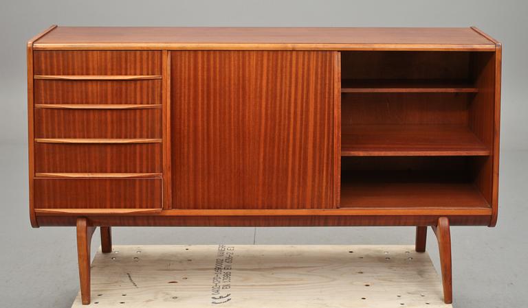 SIDEBOARD, trol Aktiebolaget Möbelfabriken Balder, Vaggeryd, 1950-tal.