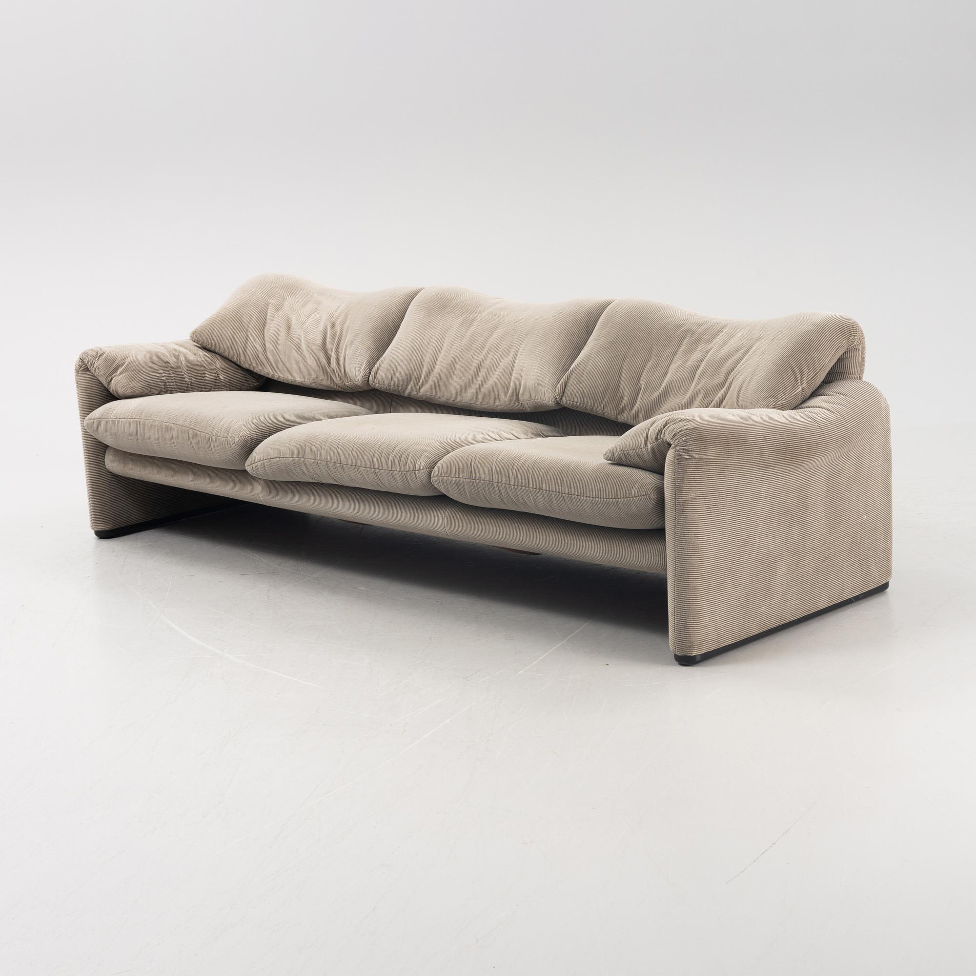 Vico Magistretti, soffa "Maralunga", Cassina, modellen formgiven 1973.