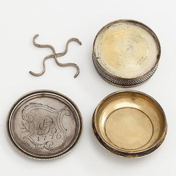 Silver case with concealed compartment, engraved 1776.