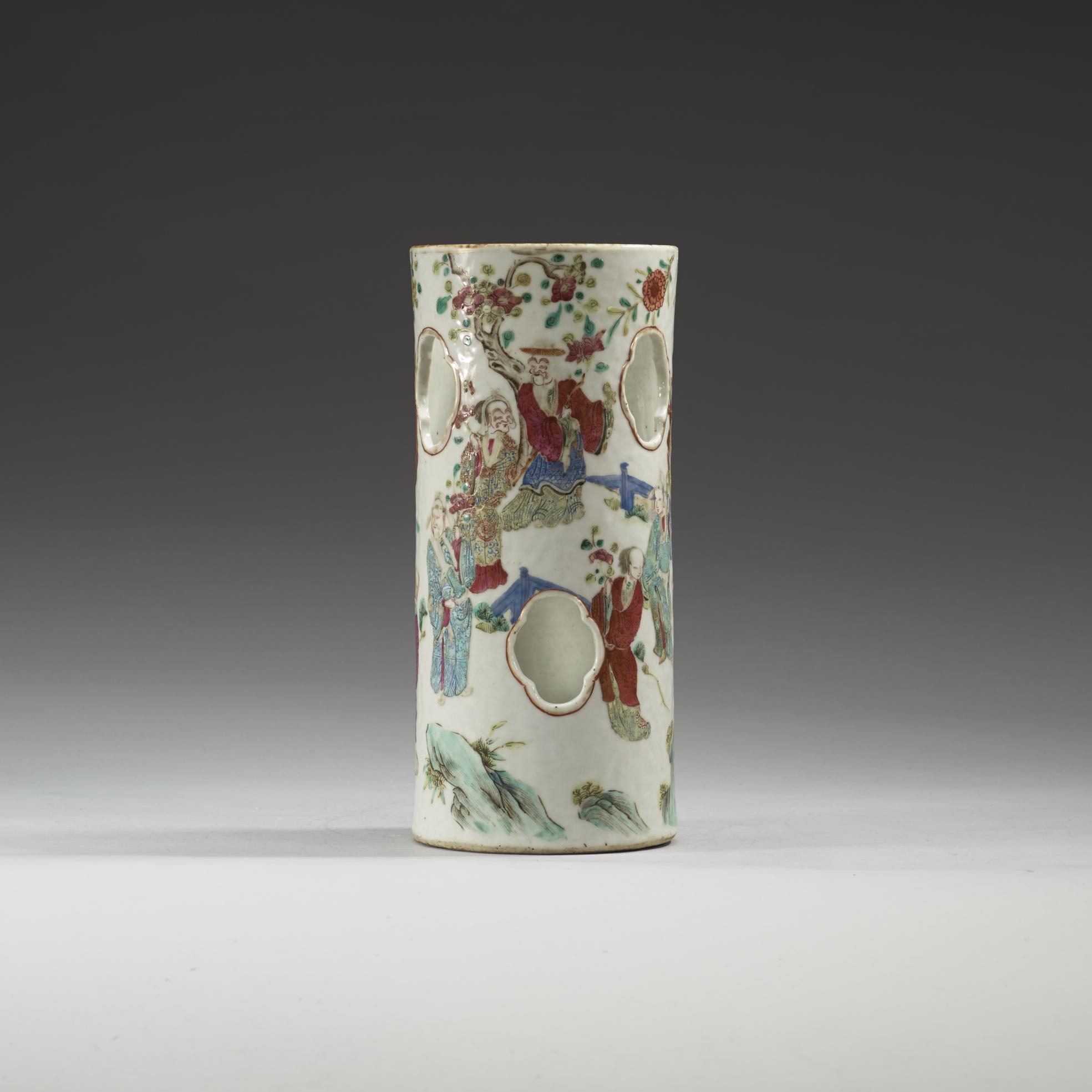 PERUKVAS, porslin. Sen Qing dynasti.