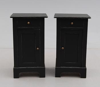 SÄNGBORD, 1 par, 1900-talets första hälft.