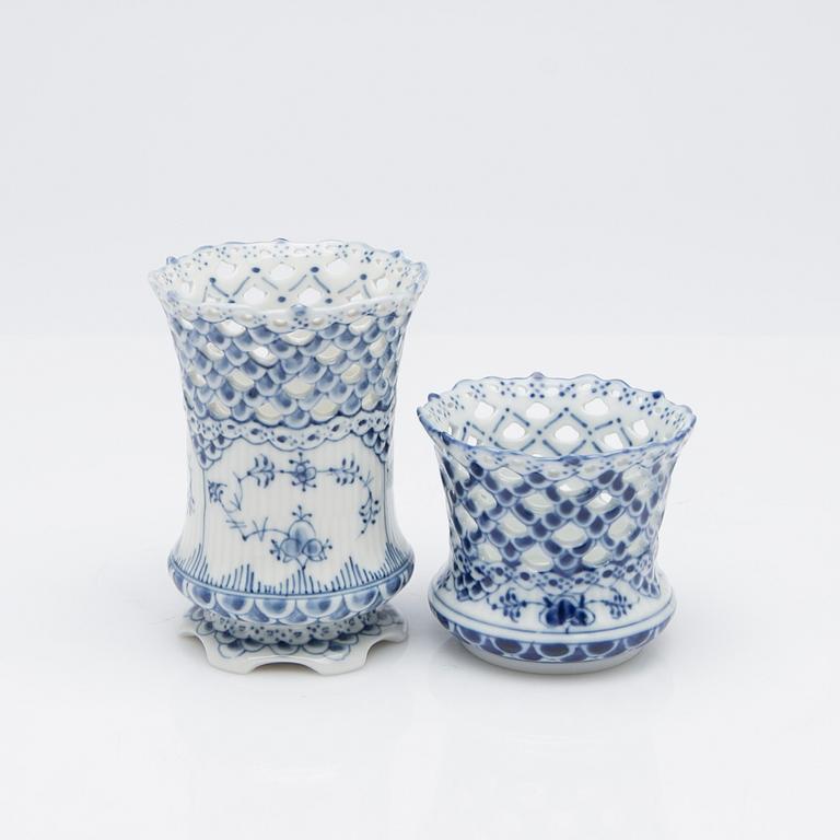 Royal Copenhagen, Service pieces, 20 pieces, porcelain, "Musselmalet helblond and halvblond", Denmark.