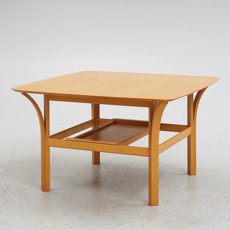 Coffee table, Möbelfabriks AB, Carlsson & Co, Bengtsfors. Late 20th century.