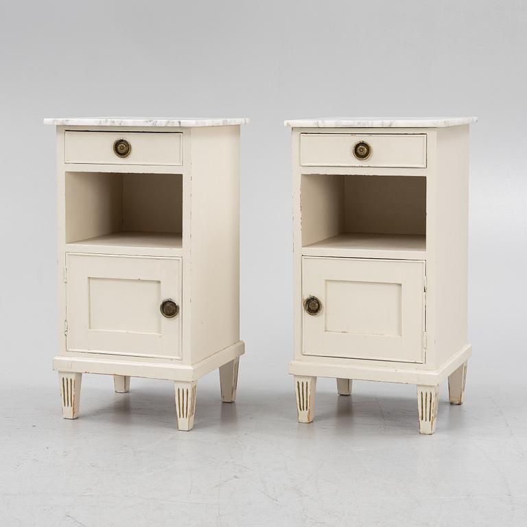 Sängbord, ett par, gustaviansk stil, tidigt 1900-tal.