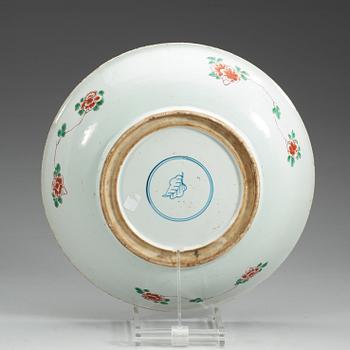 A famille verte dish, Qing dynasty, Kangxi (1662-1722).