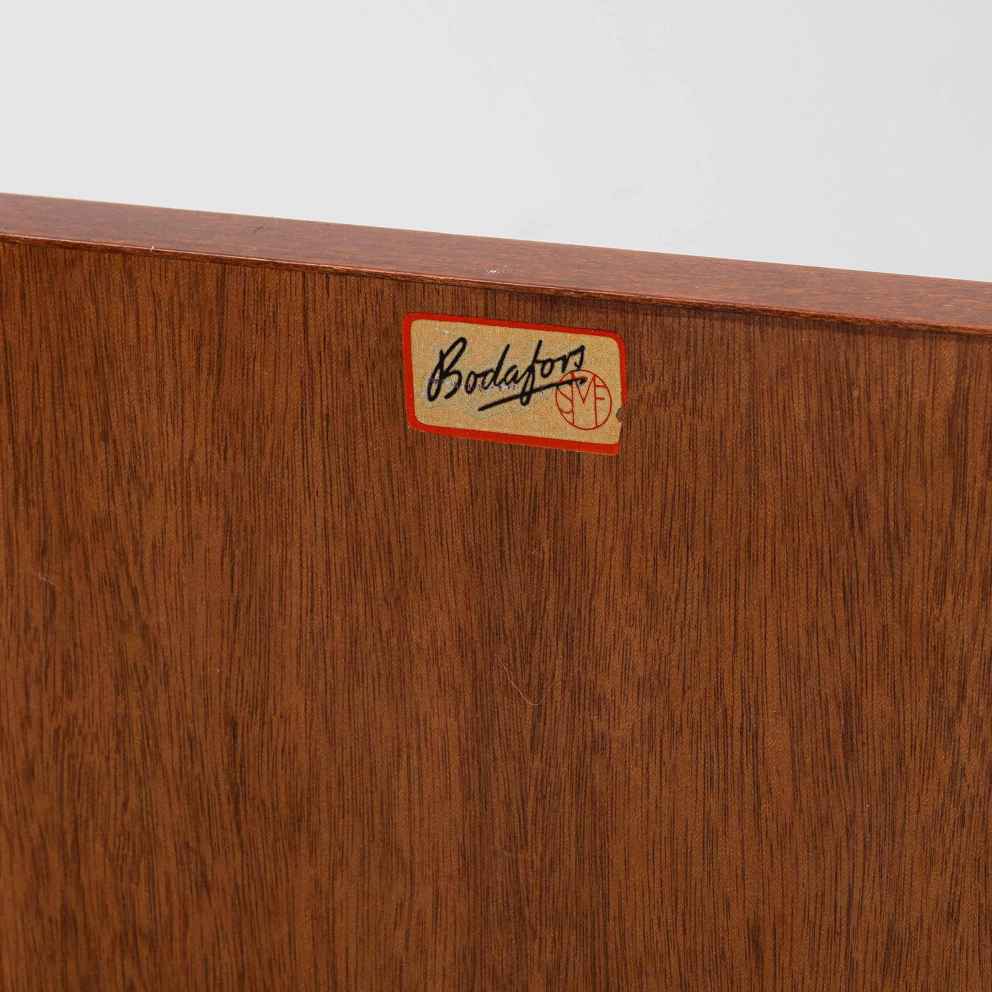 Bertil Fridhagen, sideboard, "Edvard", Svenska Möbelfabrikerna, Bodafors, omkring 1900-talets mitt.