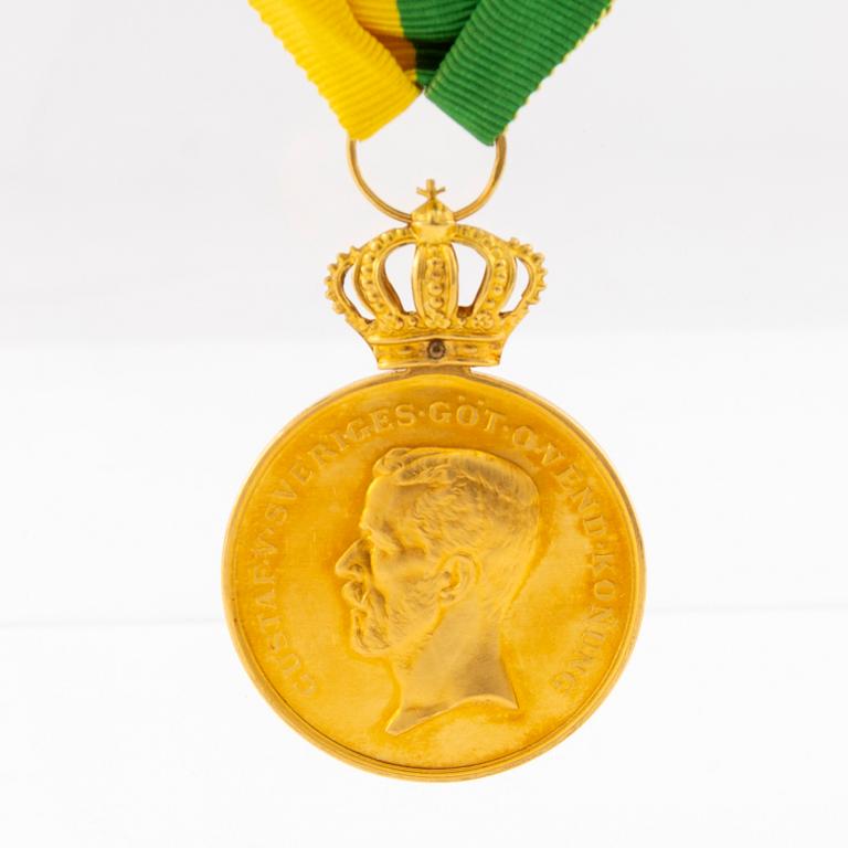 Medalj, Kungliga Patriotiska Sällskapet, guld, Gustaf V, 1945.