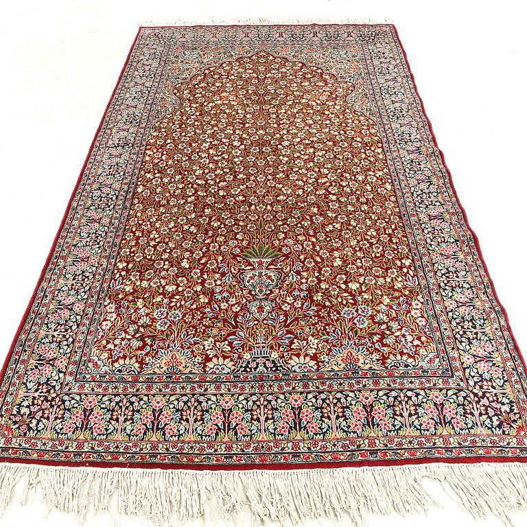 Matta semiantik Kirman ca 270x155 cm.