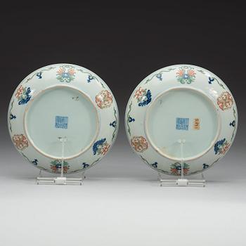 A pair of wucai dishes, Qing dynasty with Daoguangs seal mark and period (1821-50).