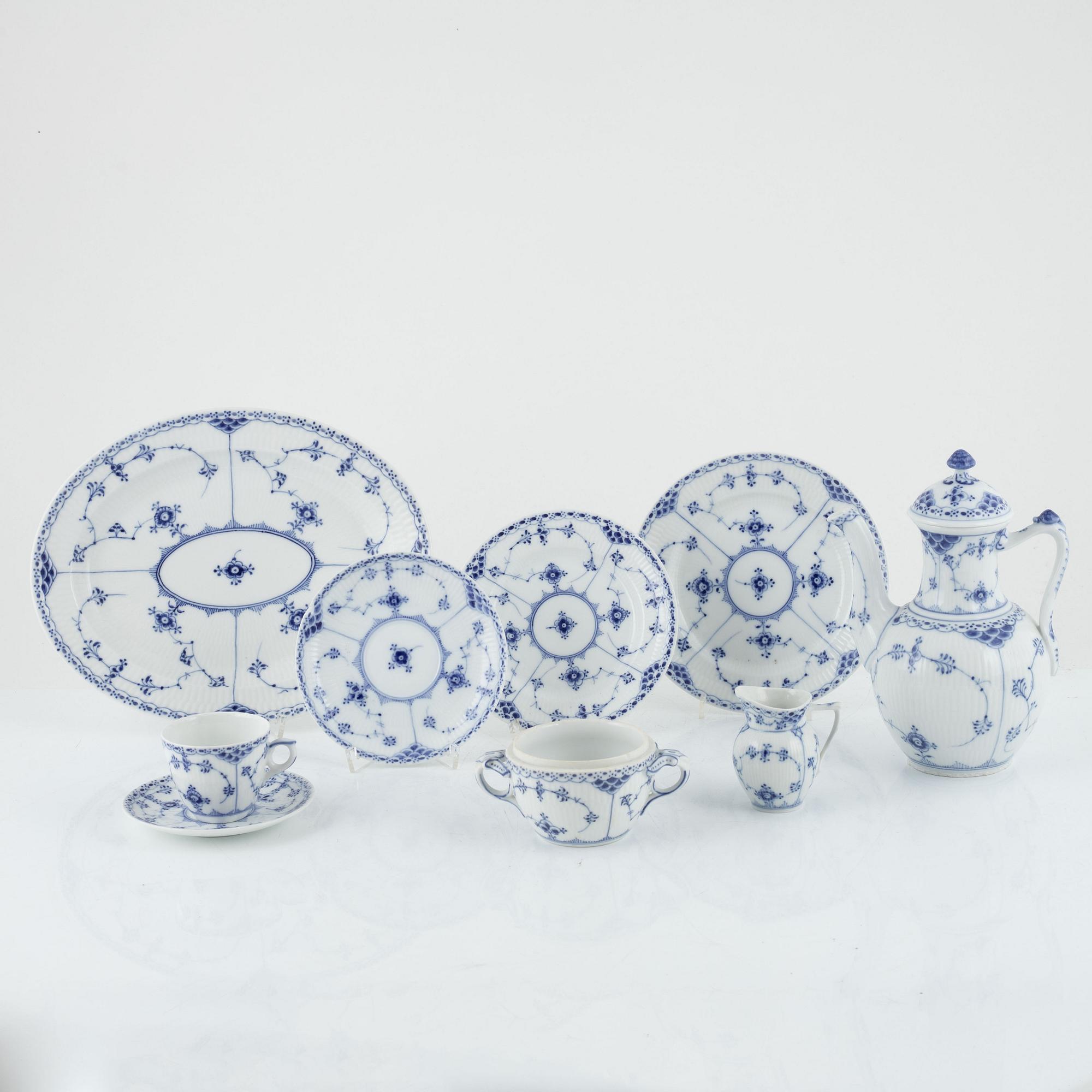 Kaffeservis, "Musselmalet Halvblonde", 26 delar, porslin, Royal Copenhagen, Danmark.