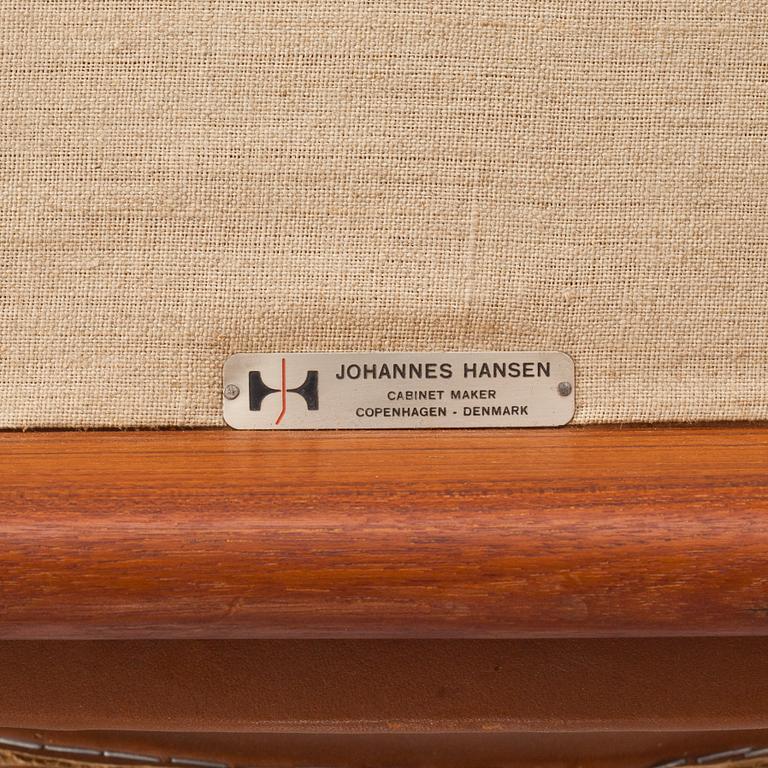 KARMSTOLAR, 2 st, Hans J. Wegner, Johannes Hansen.