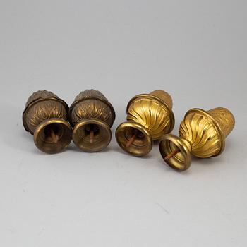 Four brass curtainrail knobs, 19th century.