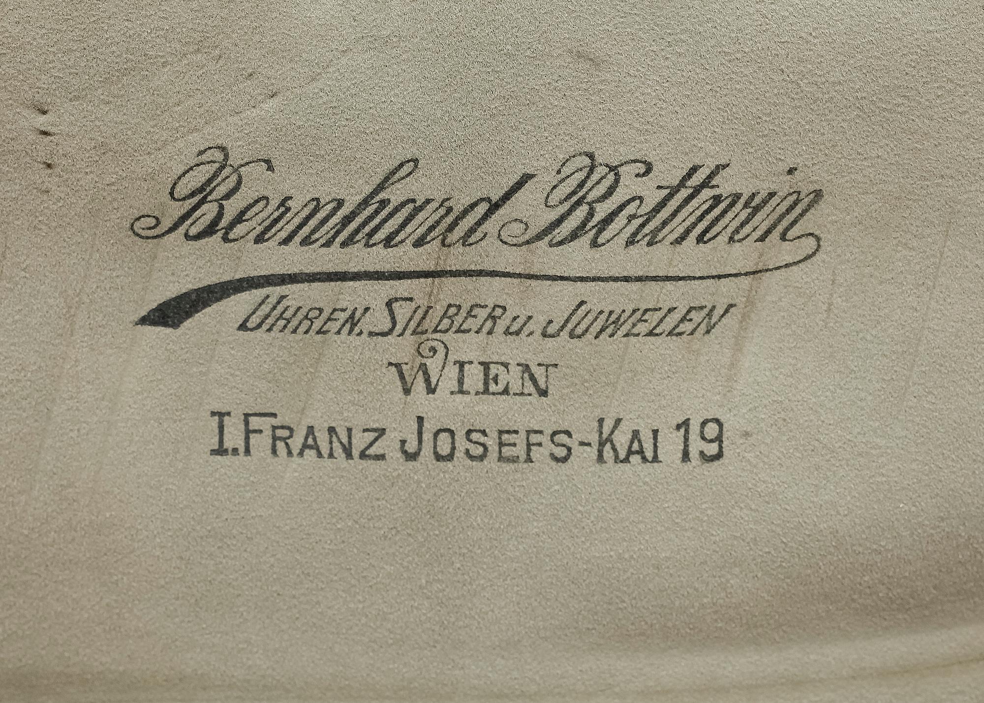 SCHATULL MED SILVERBESTICK, 132 delar, Österrike, 1800/1900-tal. Tot. vikt exkl. schatull ca 7323g.