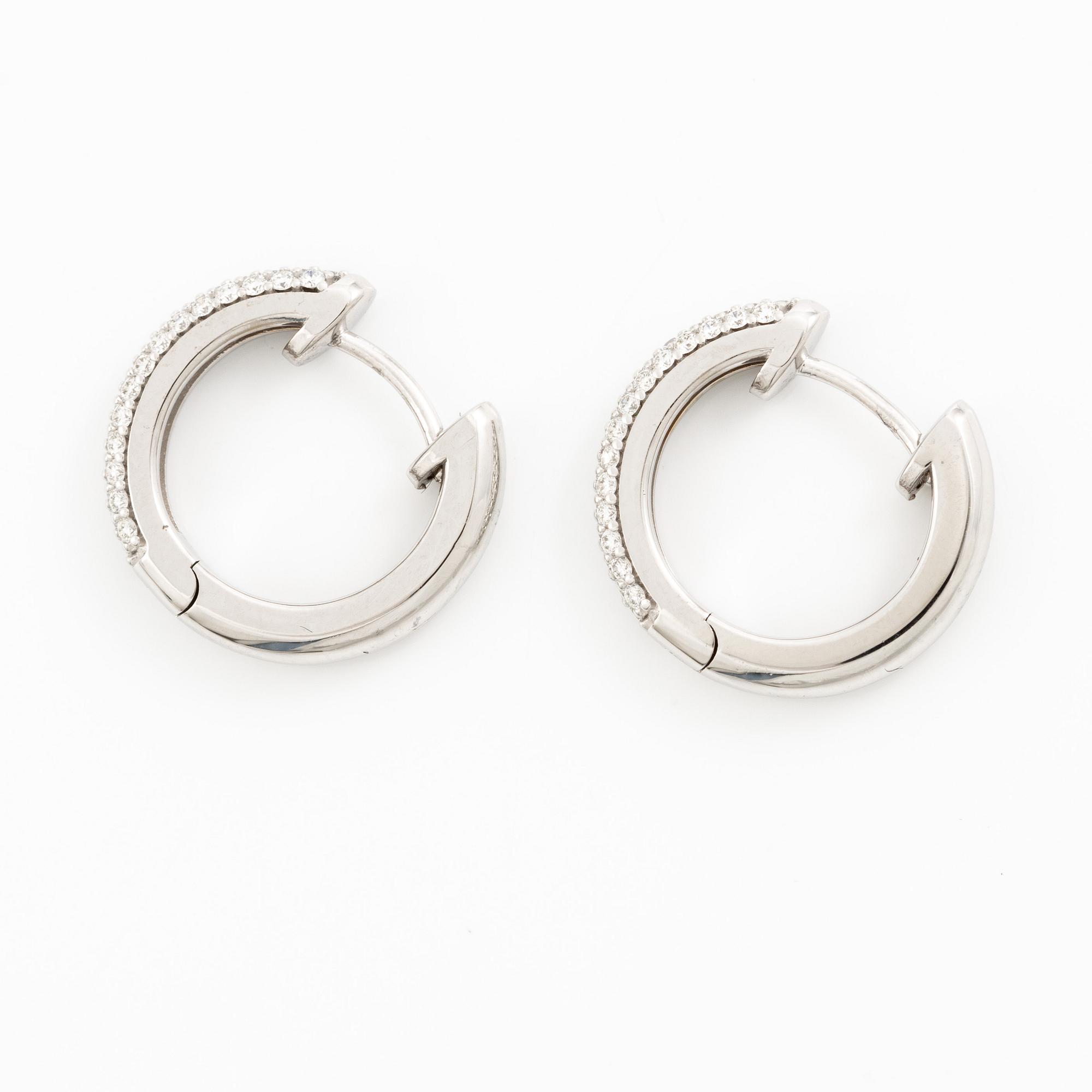 Hoop earrings 18K white gold with brilliant-cut diamonds.