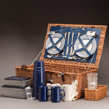 A Optima 4 person fitted picnic basket set, later part of the 20th century.