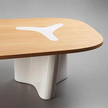 India Mahdavi, matbord, "Double Diagonale", formgivet inför ett projekt tillsammans med Firma Svenskt Tenn år 2022.