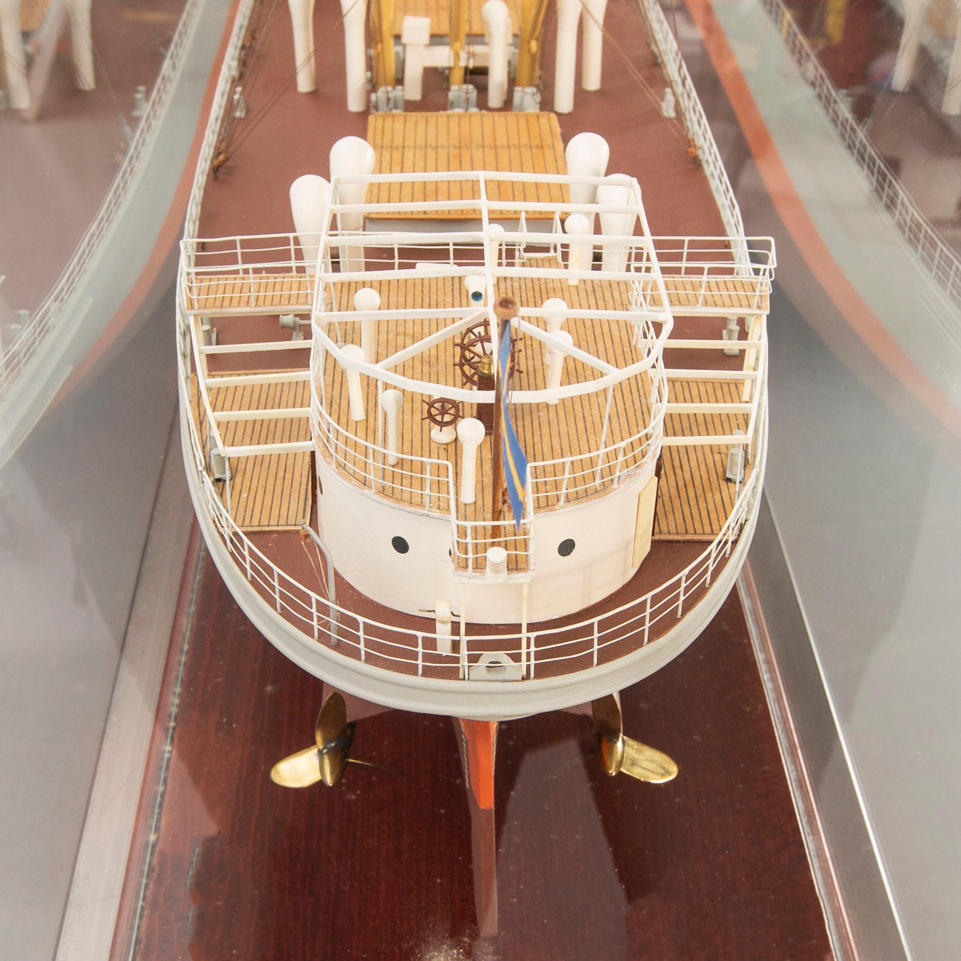 A ship model, M/S La Plata, launched 1943.
