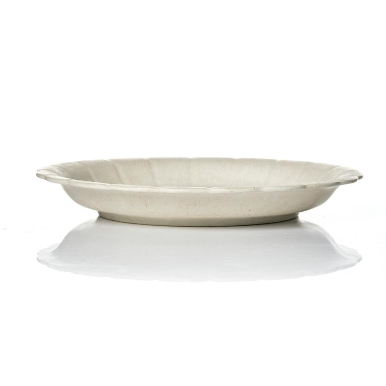 Wilhelm Kåge, 15 pieces of "Carrara" and "Gold Carrara" stoneware dishes, Gustavsberg, Sweden, 1930s/40s.