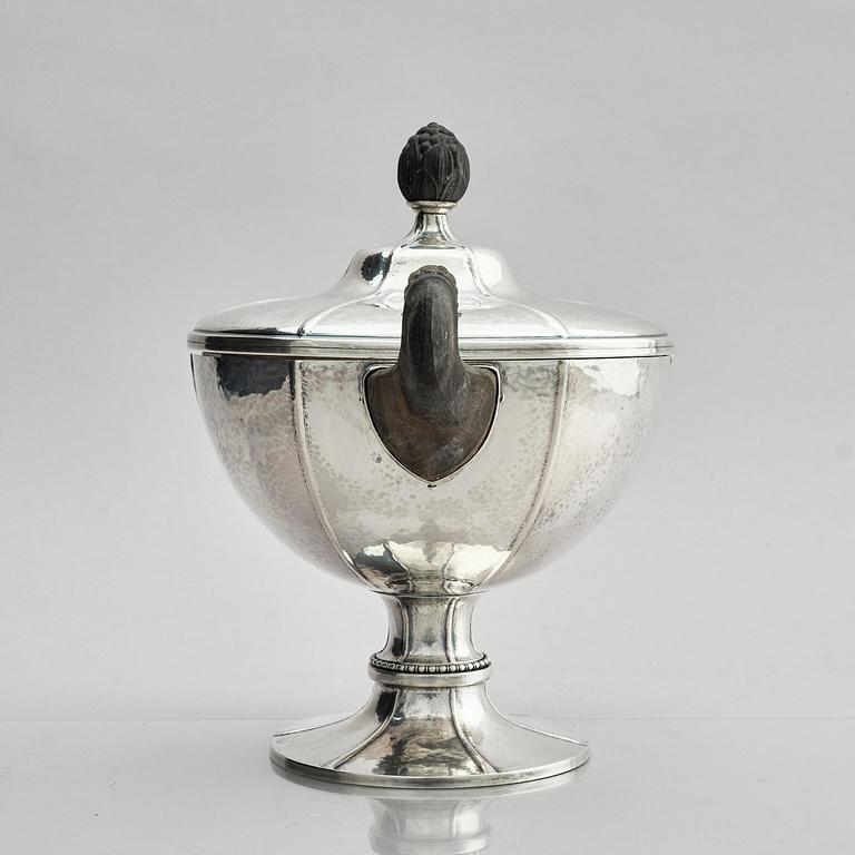 Sandbergs Eftr G C Gustafsson C A, skål med lock, silver, Helsingborg 1919.