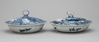 429. A couple of blue and white tureen, Qing dynasty, Jiaqing (1796-1822).