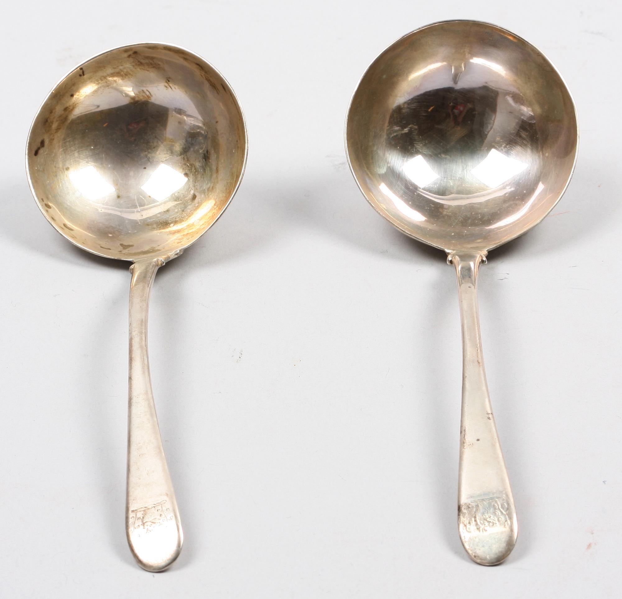 SERVERINGSSKEDAR SAMT DOSA, 6 delar, silver, bla Johan Gustaf Hentzell, Kalmar 1900.