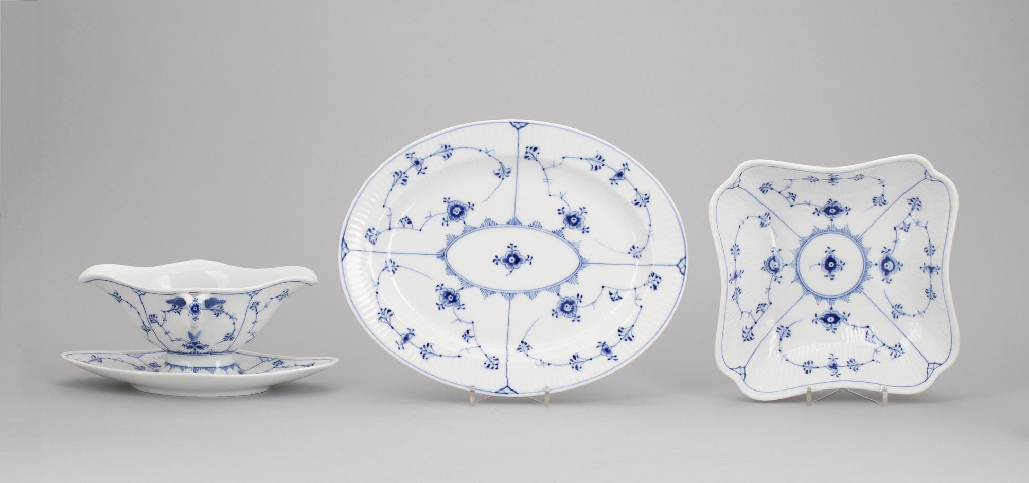 MATSERVIS, 43 delar, porslin, Musselmalet, Royal Copenhagen, 1900-tal.