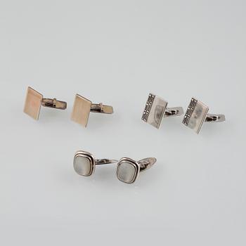 MANCHETTKNAPPAR, 3 par, silver samt pärlemor, ett par från Gustav Dahlgren & Co, Malmö. Total vikt 35,9 gram.