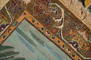 Matta, old Täbris, figural, ca 128,5 x 96,5 cm.