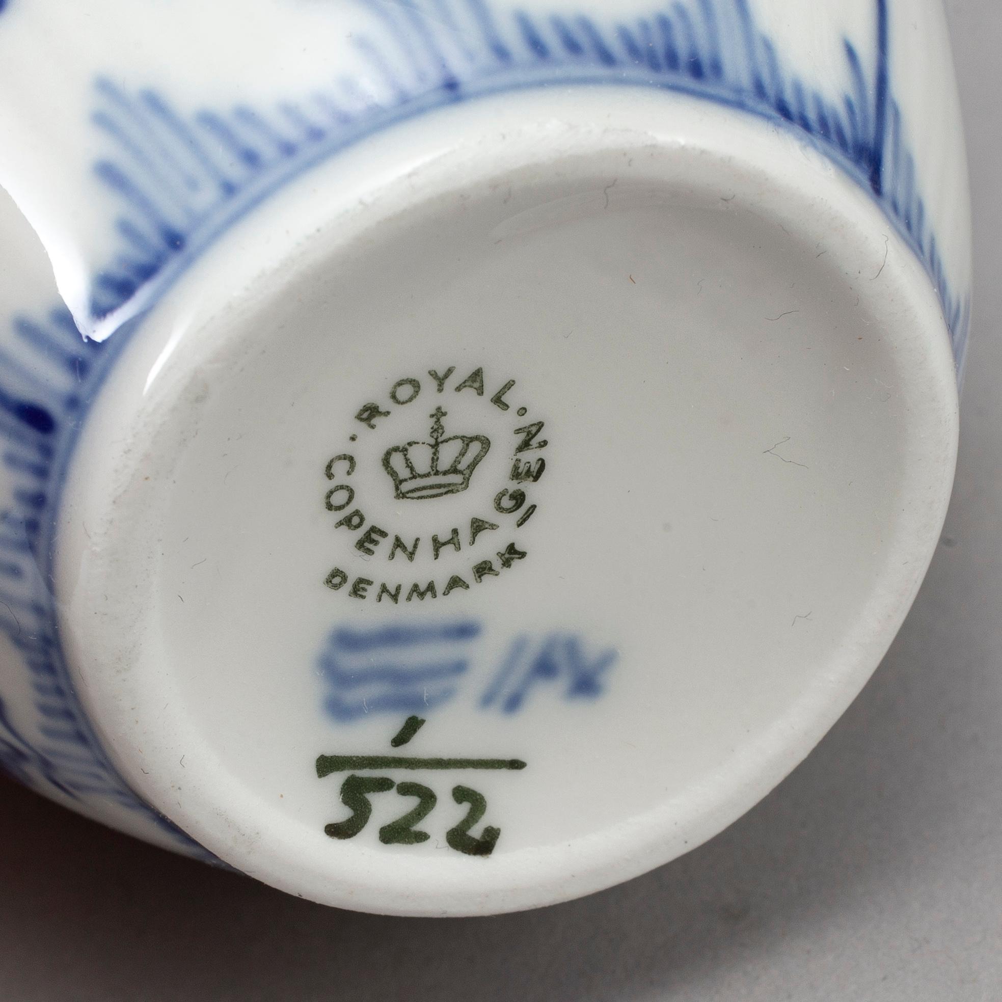 ROYAL COPENHAGEN, kaffeservis, 16 delar, porslin. "Musselmalet" Halvblonde, Danmark, 1900-talets andra hälft.