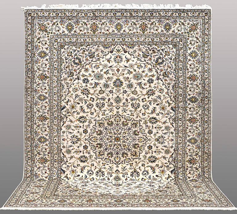 Matta, Keshan, ca 353 x 251 cm.