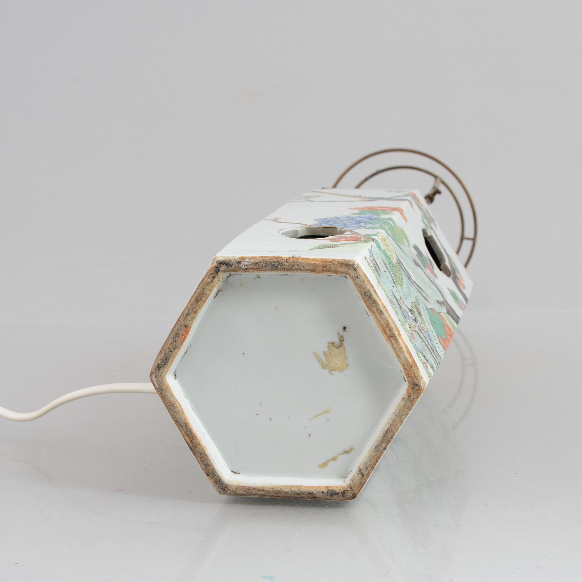 A porcelain hat stand made into a table lamp, China, early 20th century.