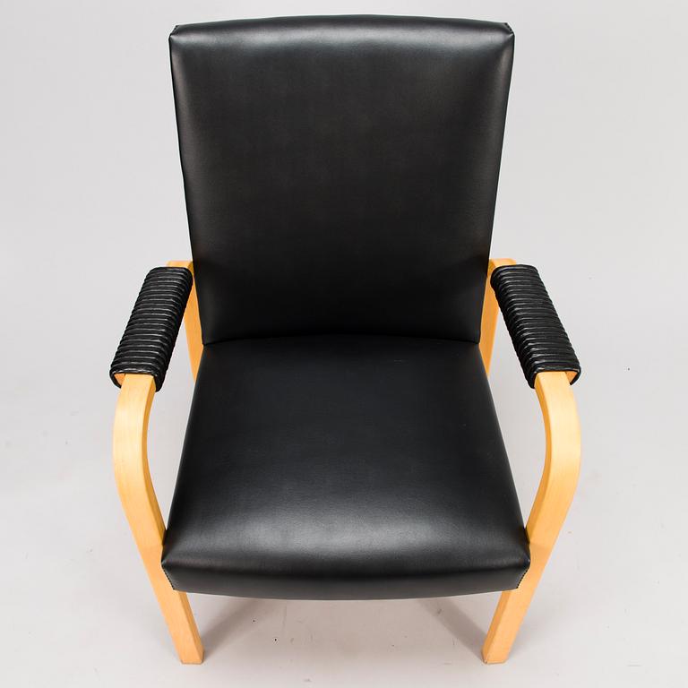 Alvar Aalto, ALVAR AALTO, A 1970/1980s armchair for Artek.