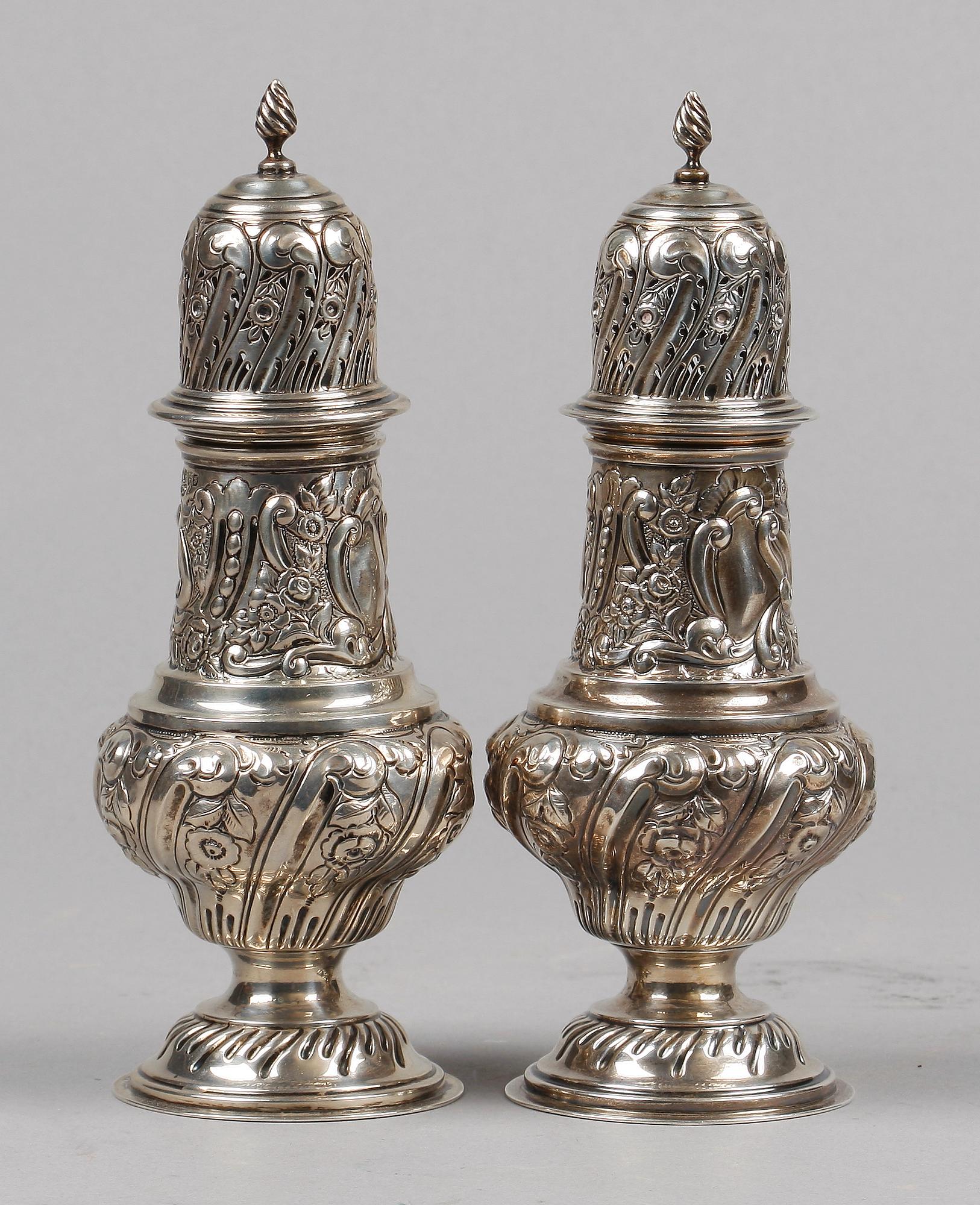 SOCKERRUSKOR, ett par, silver, rokokostil, Chester, England 1907.