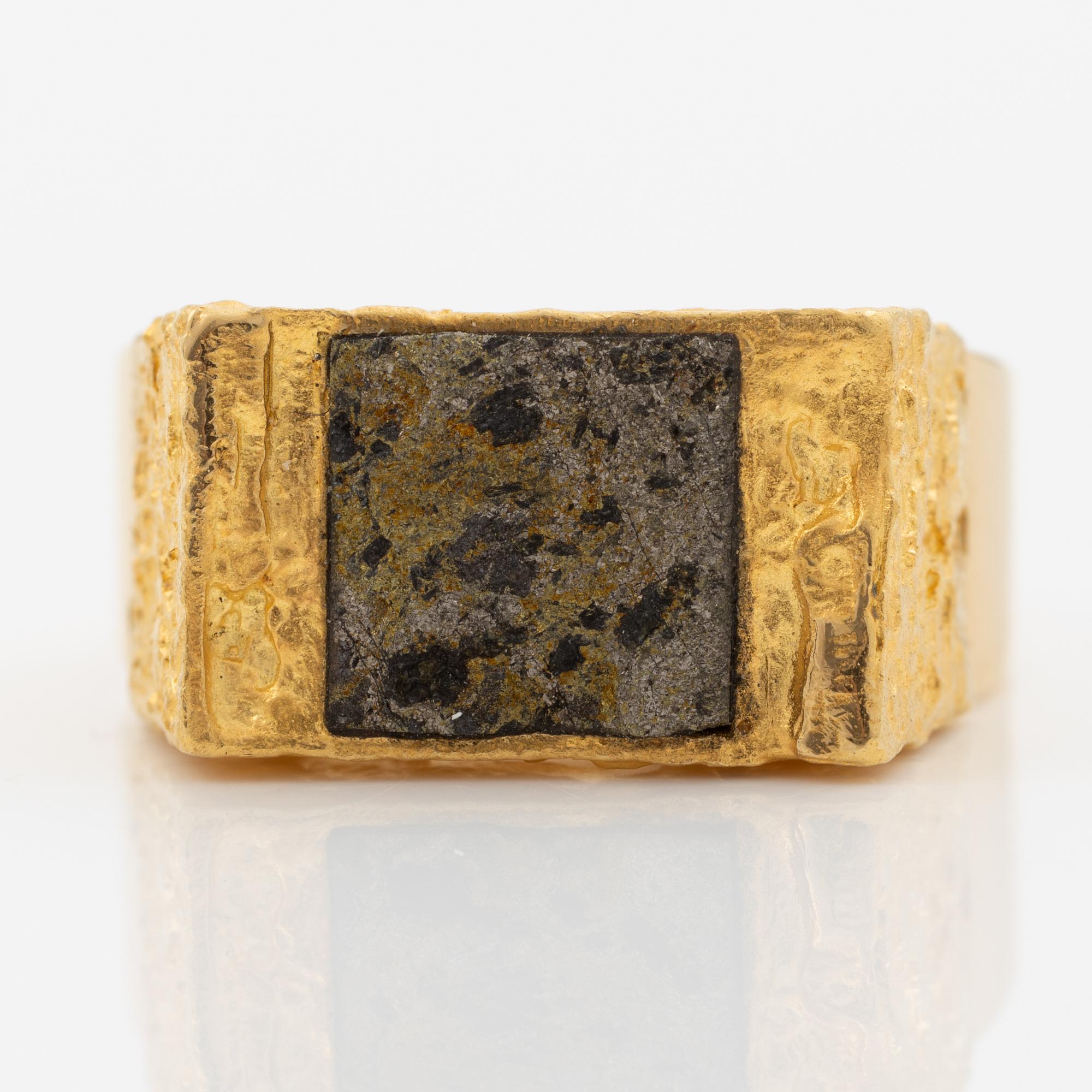 Björn Weckström, ring "Guldsten", 18K guld och malm, Finland 1981.