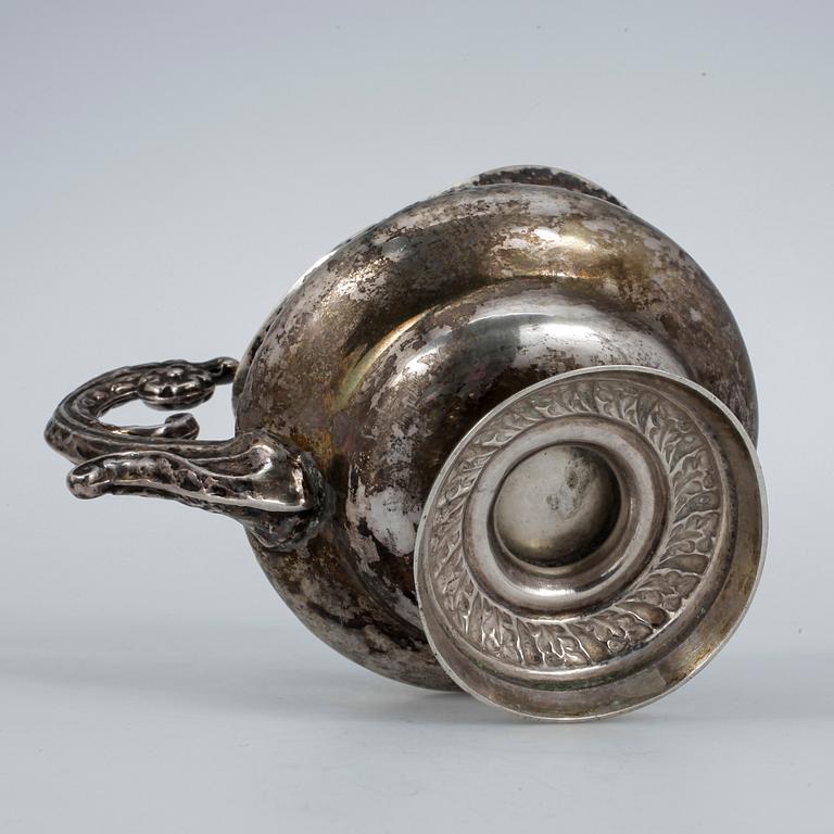 GRÄDDKANNA, silver, otydlig mästarstämpel, Stockholm, 1838. Vikt ca 163g.