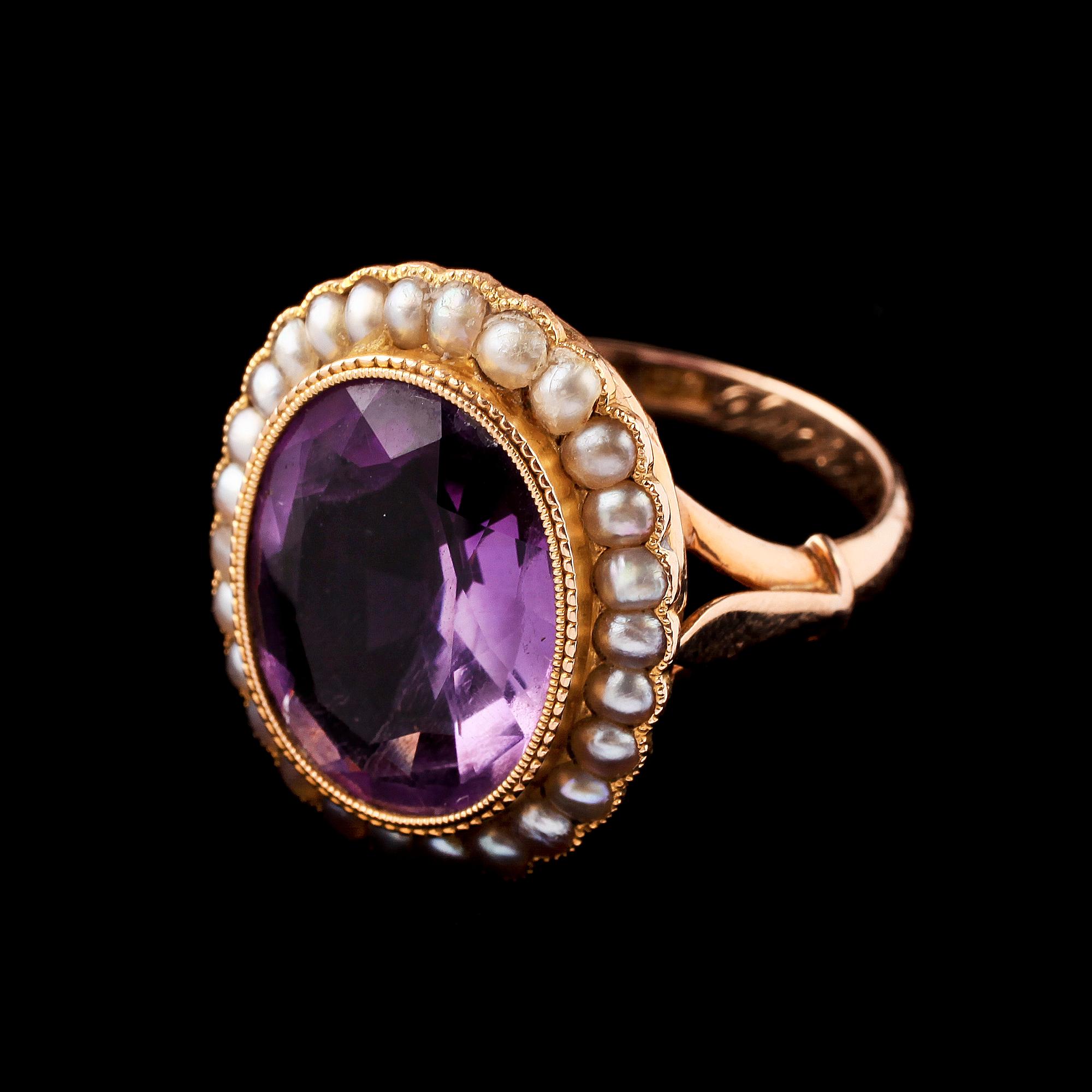 RING, 18k guld, rosa sten med odlade pärlor, Göteborg, 1941. Vikt 6 g.