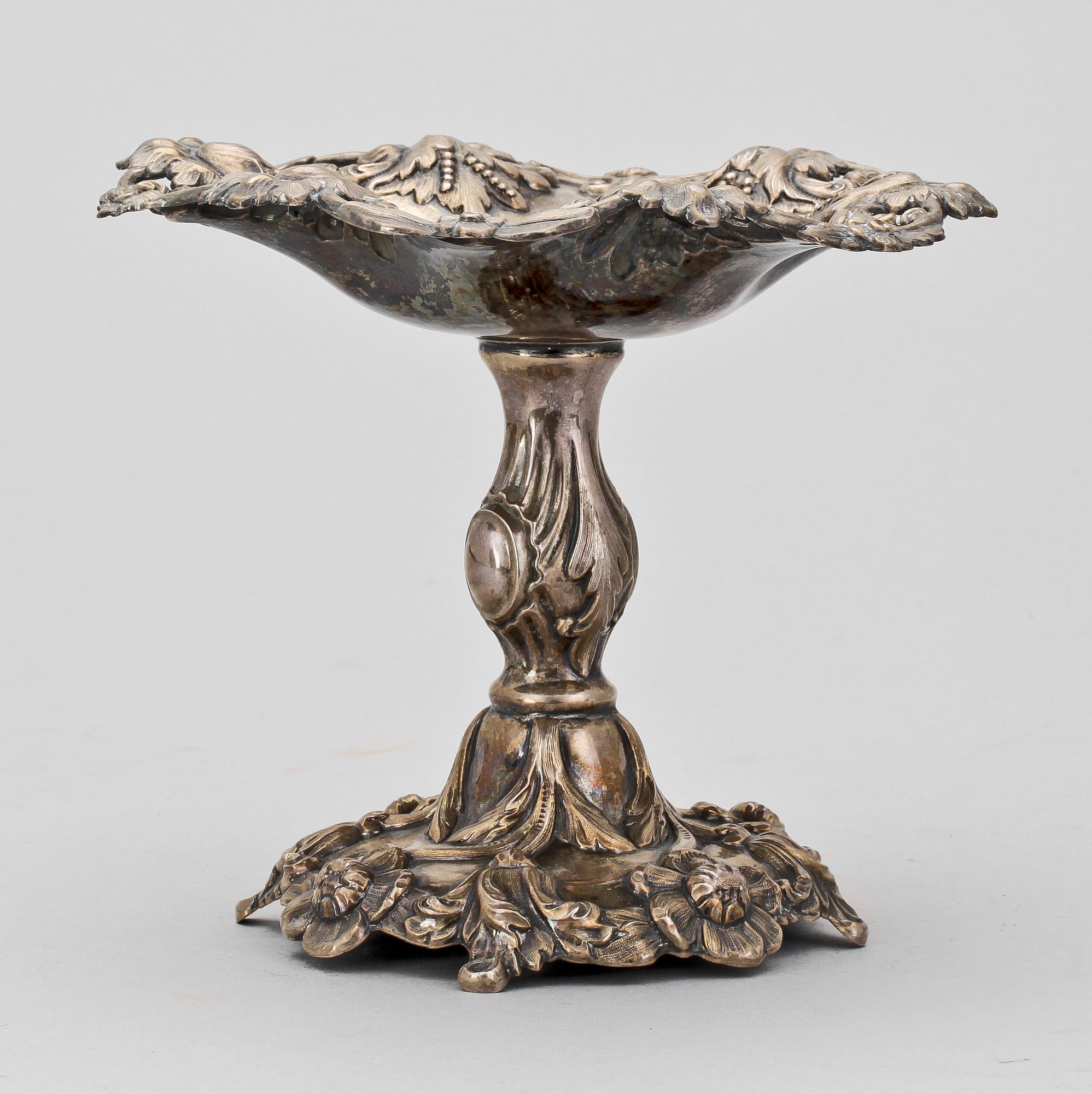 SKÅL PÅ FOT, silver, Gustaf Theodor Folcker, Stockholm, 1873. Vikt 243 g.