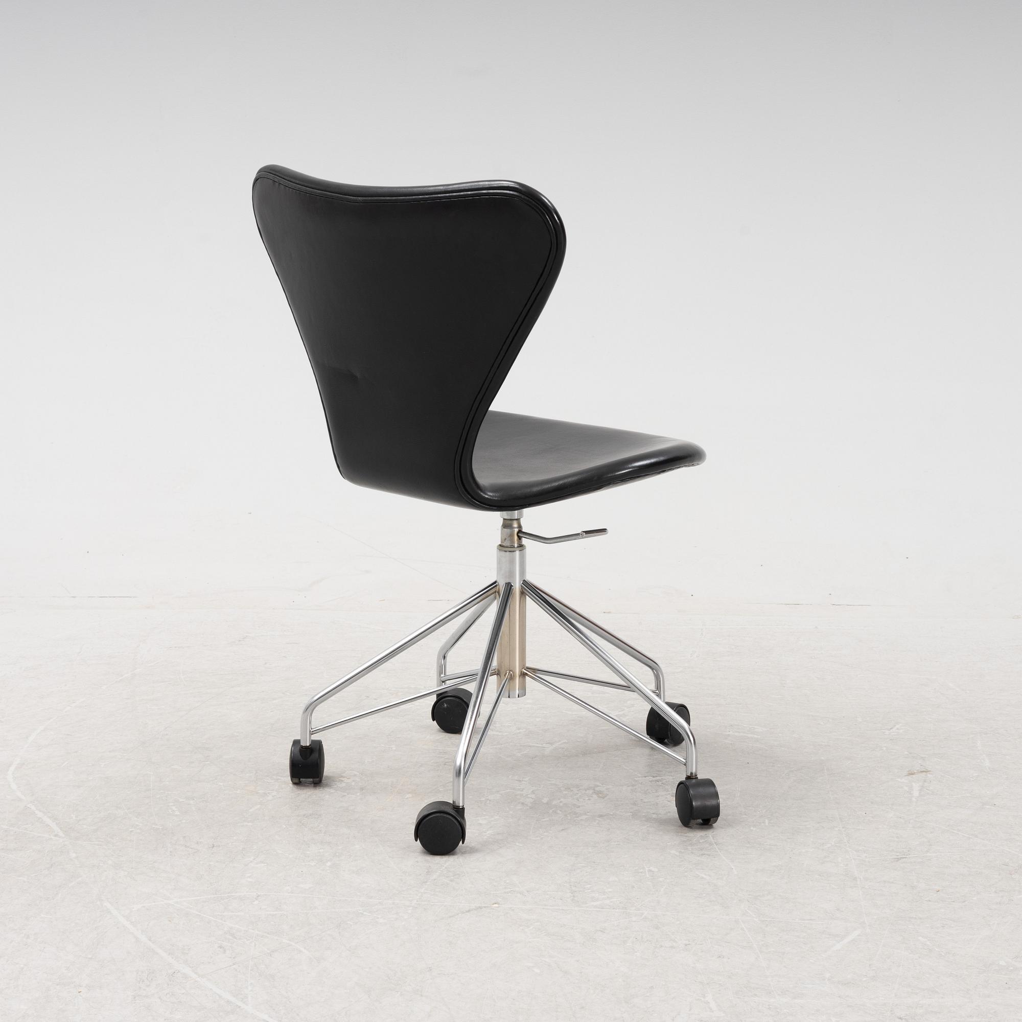 Arne Jacobsen, skrivbordsstol, 'Sjuan', Fritz Hansen, Danmark, 1980.