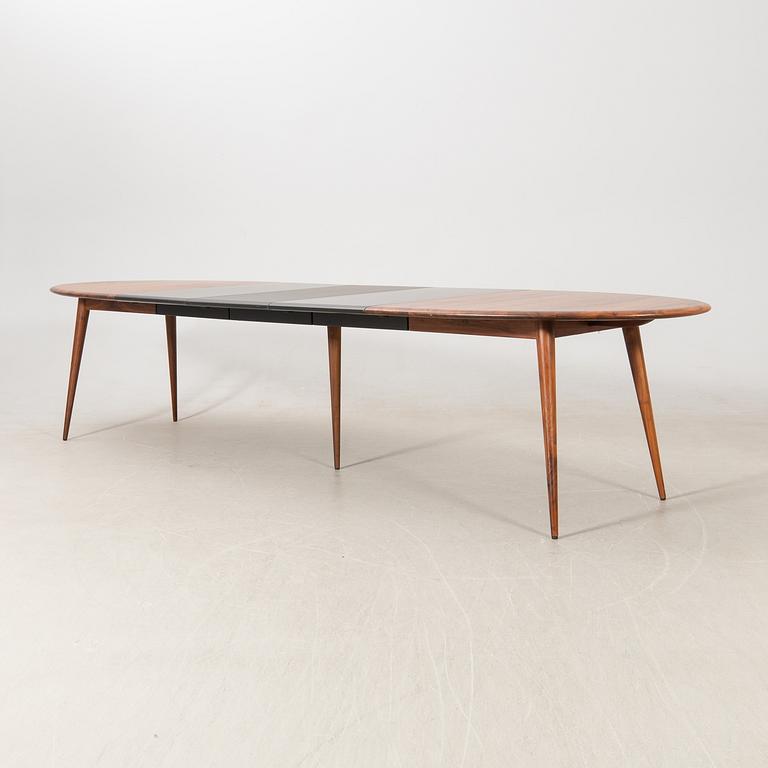 Nissen & Gehl, dining table, "Naver point" model 9942, period piece.