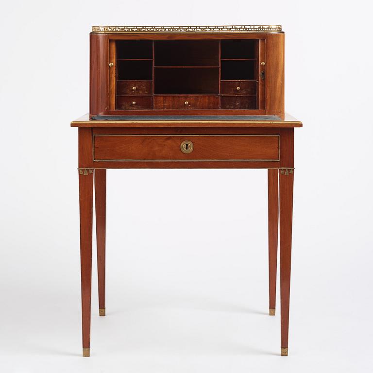 A late Gustavian mahogany 'bonheur du jour' desk, late 18th century.