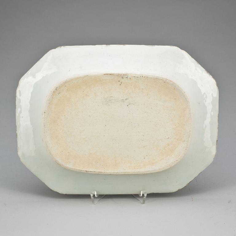 STEKFAT, porslin. Kina, Qianlong (1736-95).