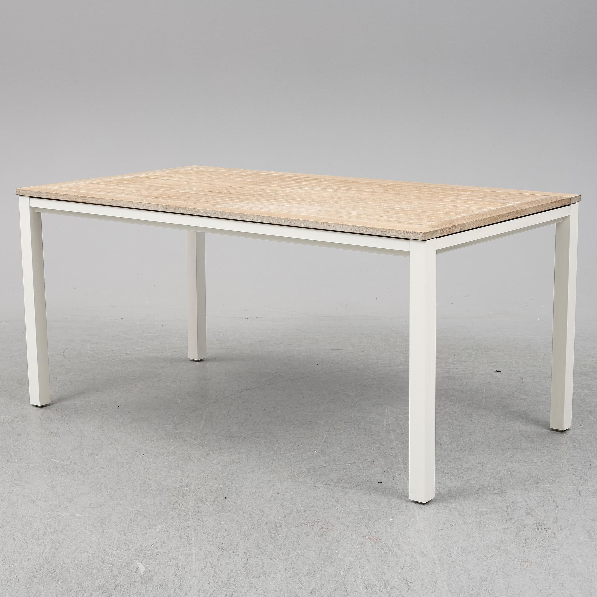 A garden table with four chairs, Gloster.