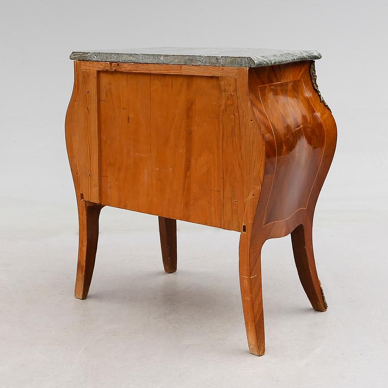 BYRÅ, rokokostil, 1900-talets mitt.