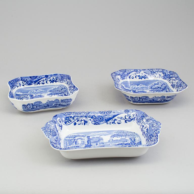 A large Copeland 'Spode's Italian' porcelain dinner- and coffee service, 107 pieces.