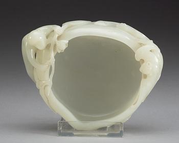 PENSELBAD, nefrit. Qing dynastin, 1900-talets början.
