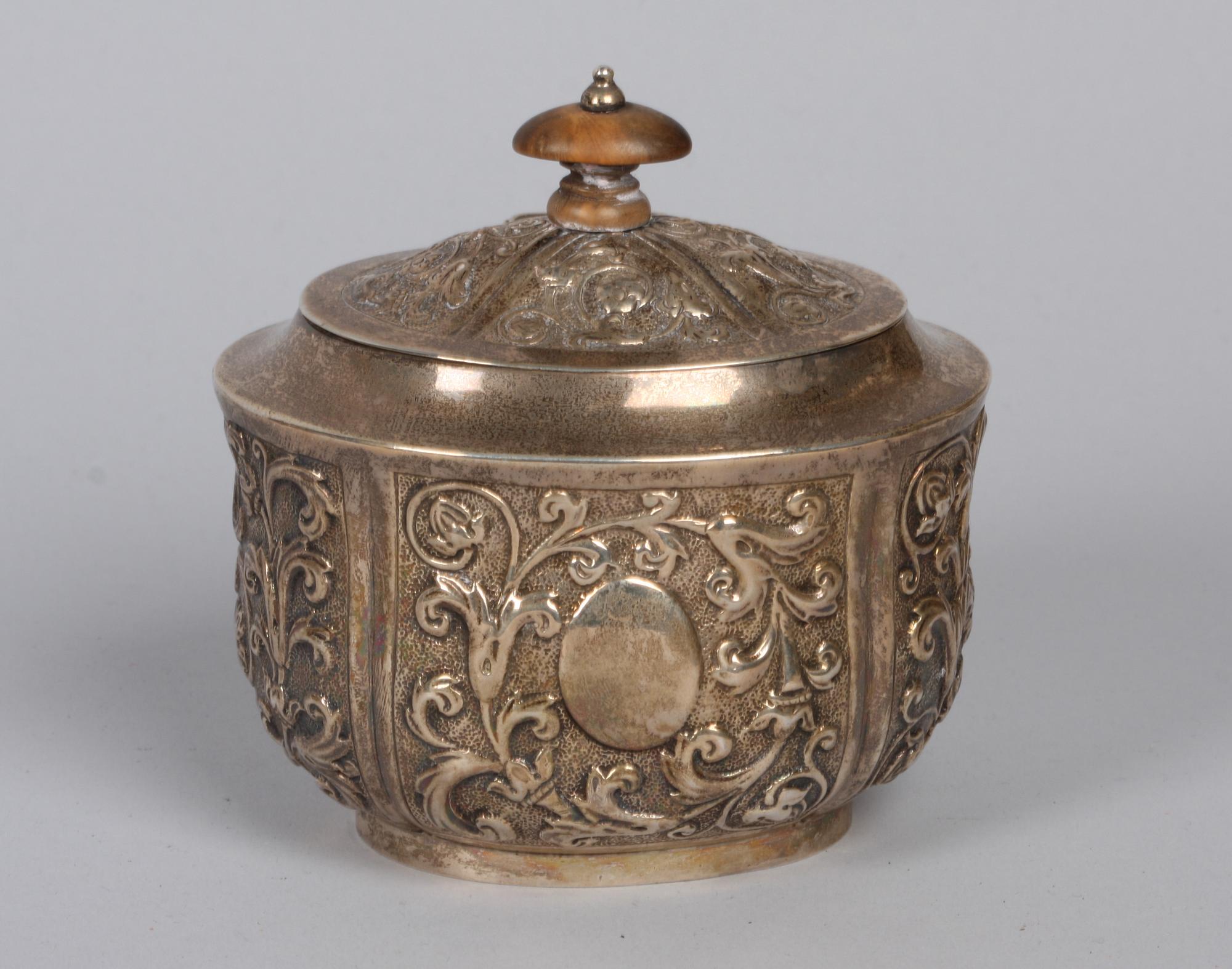 SOCKERSKÅL, silver, England, London 1887.